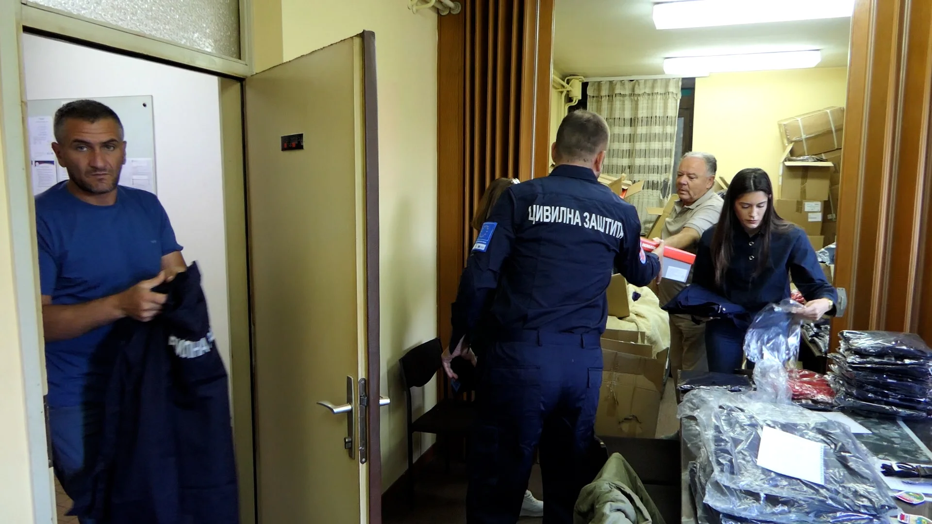 Opština Lučani opremila jedinicu civilne zaštite uniformama - Lokal Info