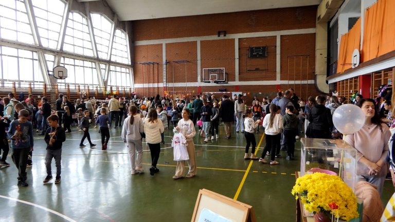 Humanitarni dečiji bazar: najmlađi prikupljaju novac za produženi boravak - Lokal Info