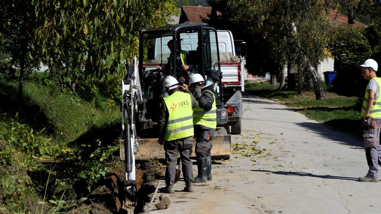 Lučani: posle decenija čekanja počela rekonstrukcija vodovoda — prva faza 5,5 km cevi, vredna 157 miliona dinara - Lokal Info
