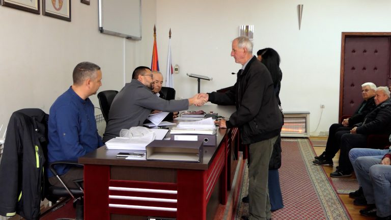 Potpisani ugovori o subvencijama: 74 poljoprivrednika iz Arilja dobilo podsticaje za ulaganja u proizvodnju Potpisani ugovori o subvencijama: 74 poljoprivrednika iz Arilja dobilo podsticaje za ulaganja u proizvodnju - Lokal Info