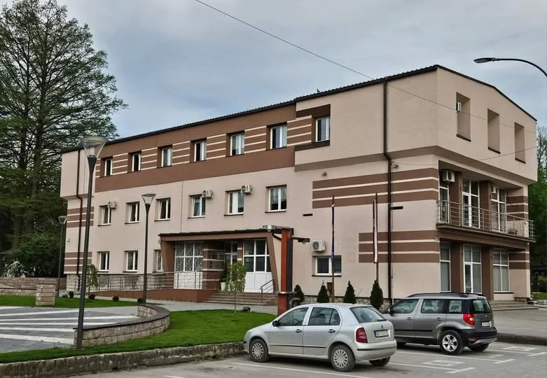 Raspisana dva javna poziva u Lučanima – lako do novog krova i kotlova za pelet - Lokal Info