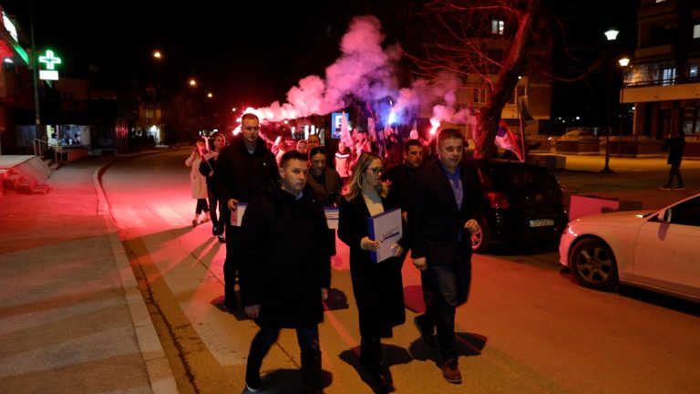 Lista „Aleksandar Vučić – Lučani naša porodica“ prikupila je potreban broj potpisa za učešće na lokalnim izborima u opštini Lučani Lista „Aleksandar Vučić – Lučani naša porodica“ prikupila je potreban broj potpisa za učešće na lokalnim izborima u opštini Lučani - Lokal Info