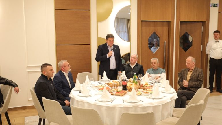 Ministar odbrane Bratislav Gašić u Lučanima: Druženje i zahvalnost ratnim veteranima Ministar odbrane Bratislav Gašić u Lučanima: Druženje i zahvalnost ratnim veteranima - Lokal Info
