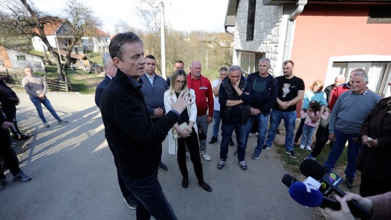Glišić u Markovici: Novi dalekovod doneo stabilno snabdevanje strujom, uskoro počinje rad seoske ambulante - Lokal Info