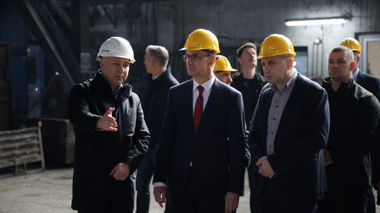 Livnica u Guči važna za privredu Srbije: Macut najavio podršku razvoju proizvodnje Livnica u Guči važna za privredu Srbije: Macut najavio podršku razvoju proizvodnje - Lokal Info