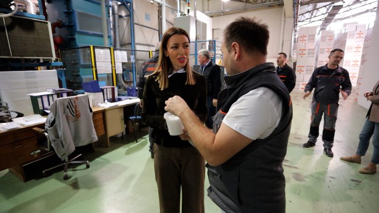 Ministarka Mesarović u Lučanima: Kompanija „Maksima“ među nosiocima privrednog razvoja opštine Ministarka Mesarović u Lučanima: Kompanija „Maksima“ među nosiocima privrednog razvoja opštine - Lokal Info