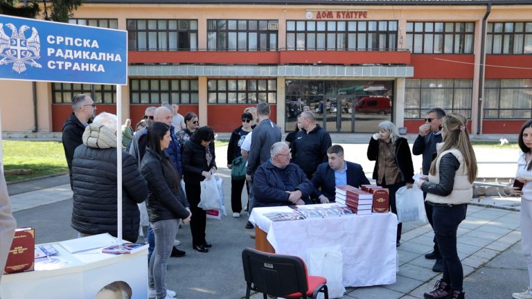 Šešelj u Guči i Lučanima: „Narod želi pobedu patriotske koalicije“ Šešelj u Guči i Lučanima: „Narod želi pobedu patriotske koalicije“ - Lokal Info