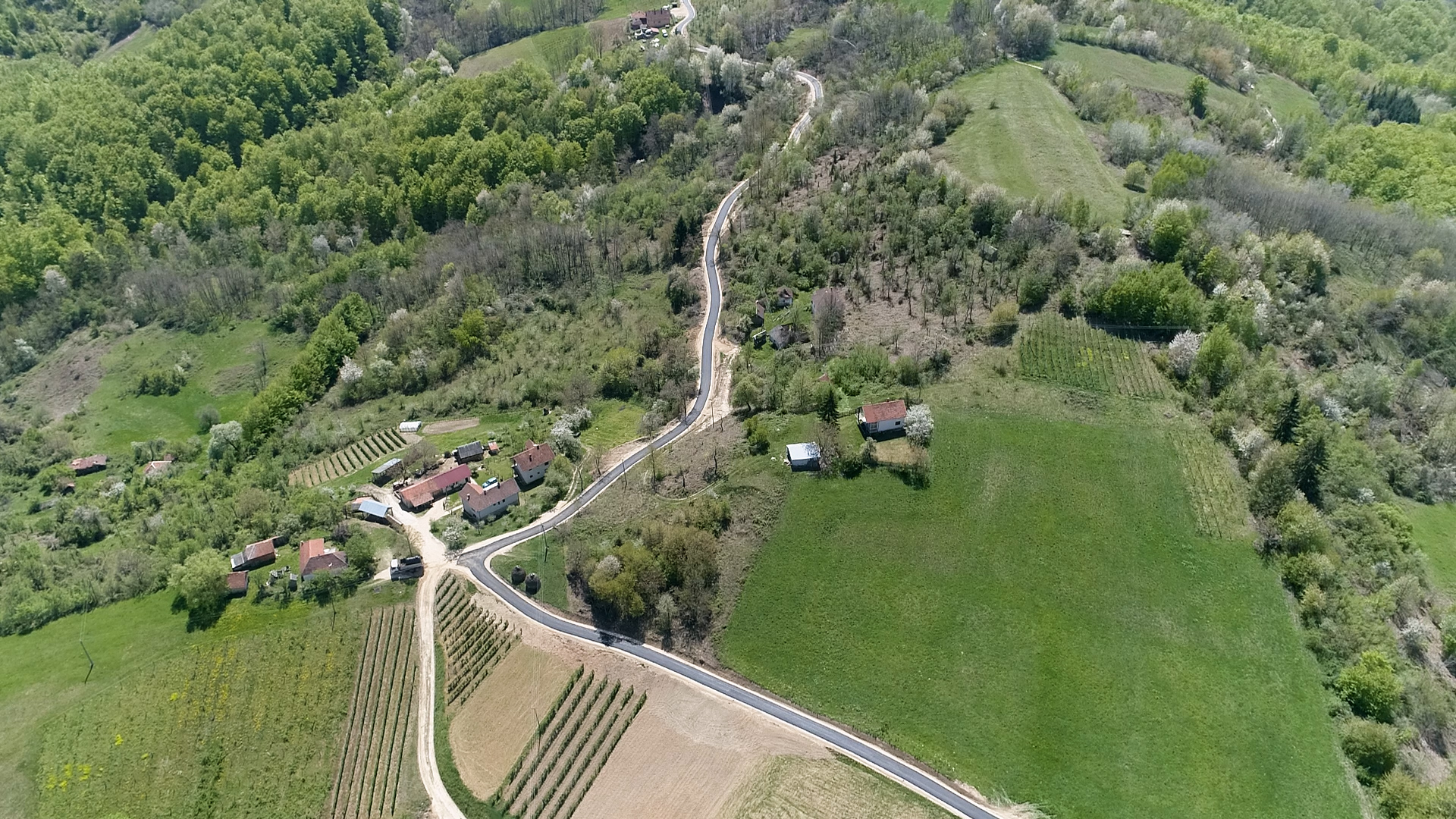 Meštani Viče dobili put koji su čekali godinama: Novi asfalt menja život sela - Lokal Info