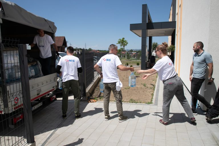 Kompanija NIS poklonila pijaću vodu „Jazak“ Čačku i okolnim gradovima - Lokal Info