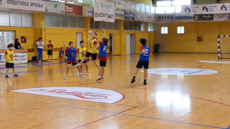 Arilje među 74 grada: najmlađi rukometaši igrali u isto vreme širom Srbije - Lokal Info