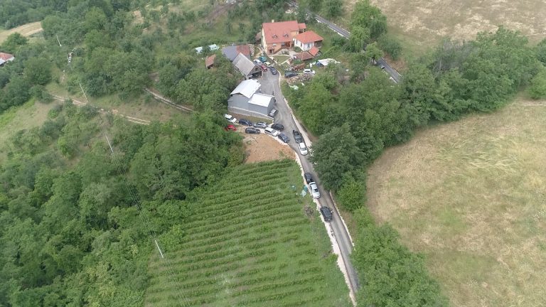 Novi put za meštane Viče: Ove godine 13,5 kilometara asfalta u selu Novi put za meštane Viče: Ove godine 13,5 kilometara asfalta u selu - Lokal Info