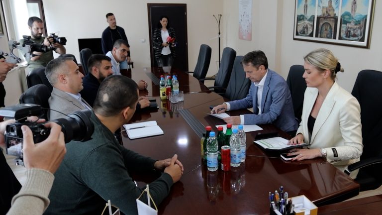 Ministar Darko Glišić u Arilju: Prioriteti rekonstrukcija vrtića i obnova vodovodne mreže - Lokal Info