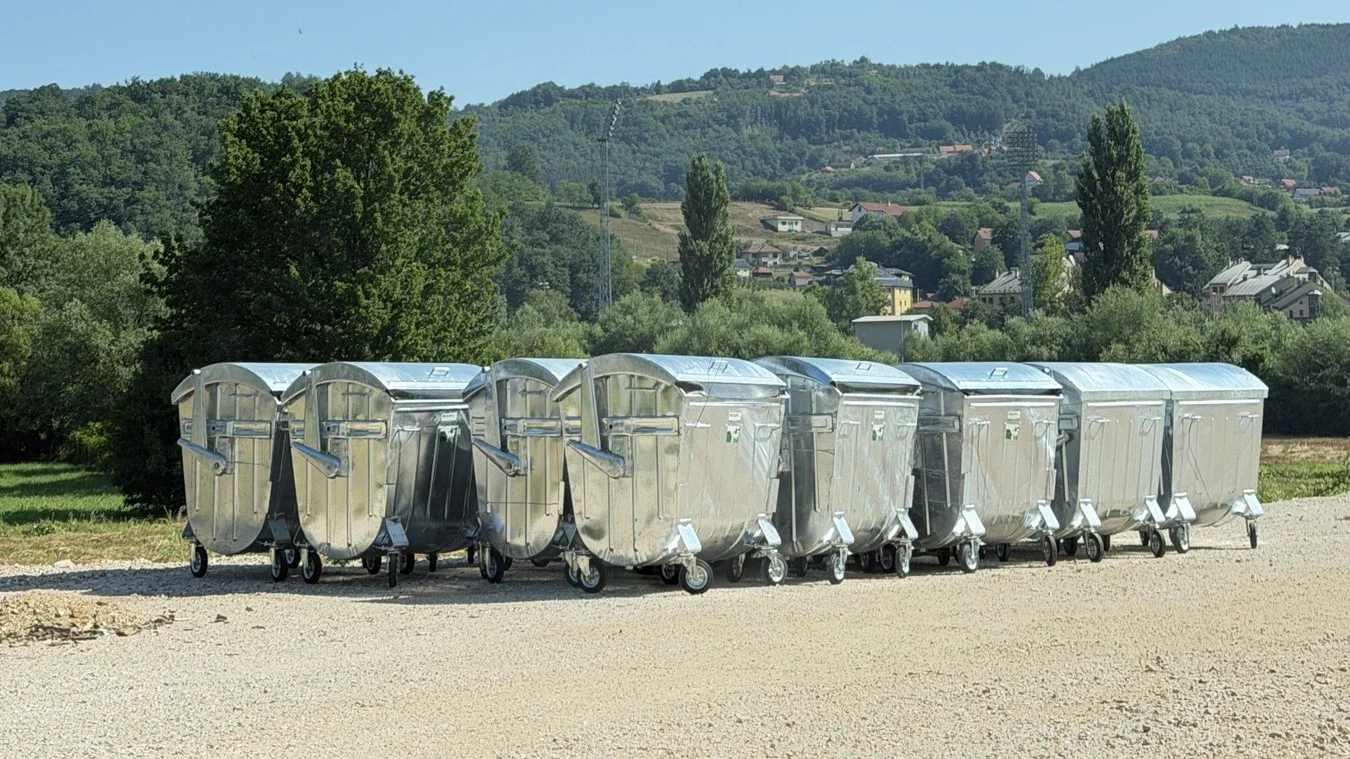 Opština Lučani obezbedila 20 novih kontejnera i 200 kanti za efikasnije upravljanje otpadom - Lokal Info