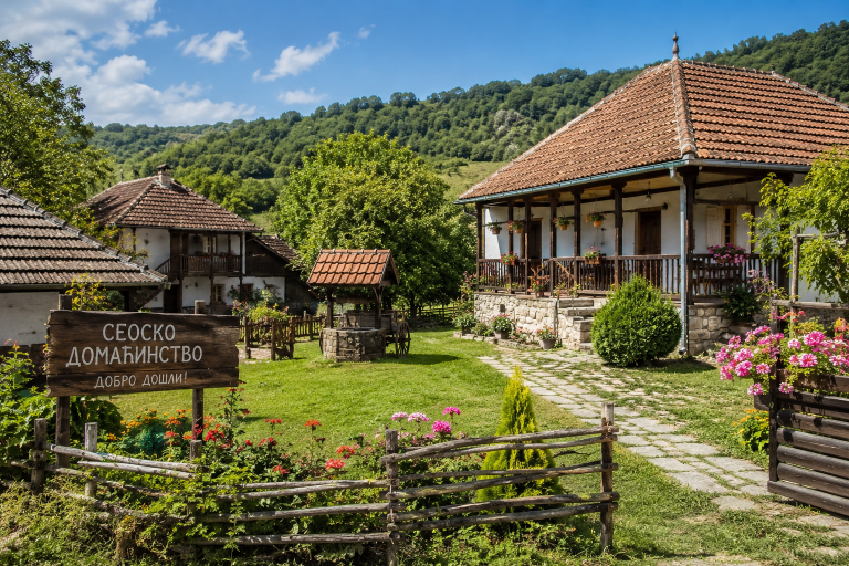 Od 3. avgusta kreće podela 30.000 turističkih vaučera - Lokal Info