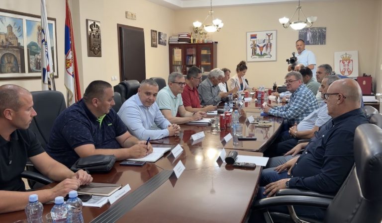 Bez dogovora o ceni maline na sastanku u Arilju - Lokal Info