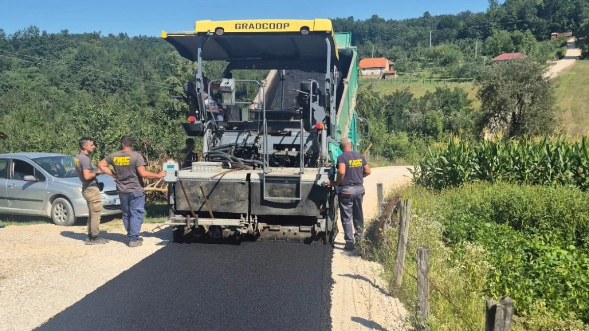 Asfaltiranje puta u zaseoku Radonjići, Mesna zajednica Grab