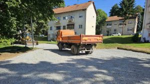 Radovi na izgradnji dečjeg igrališta u Lučanima
