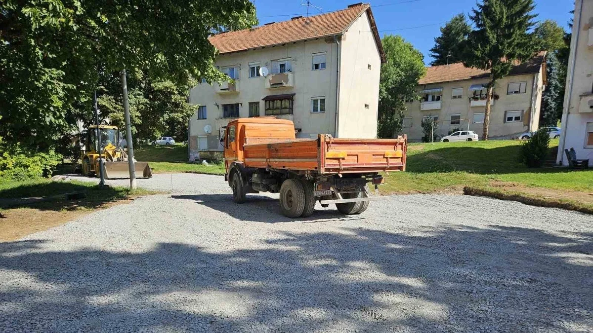 Radovi na izgradnji dečjeg igrališta u Lučanima