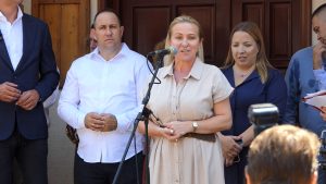 Snežana Paunović na otvaranju saborskih likovnih izložbi u Guči