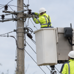 Radnici održavaju elektroenergetsku mrežu zbog planiranog isključenja struje u Arilju