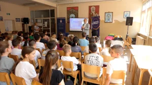 Predavanje o bezbednosti dece na internetu u OŠ „Milan Blagojević“ u Lučanima