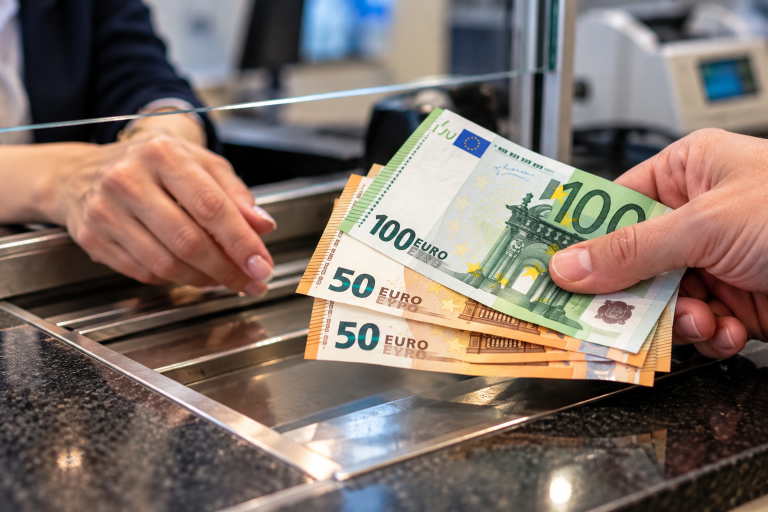 Povećana potražnja za evrima u menjačnicama