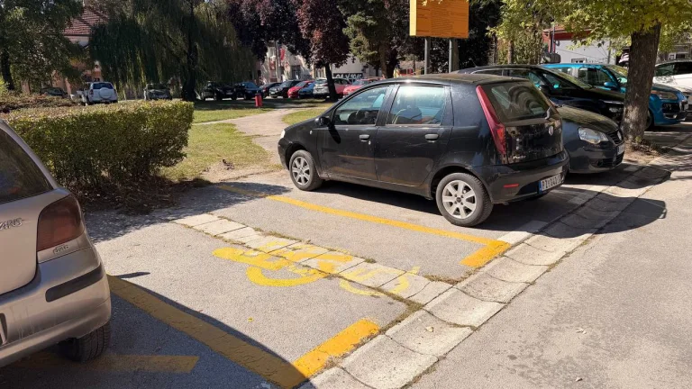 Apel vozačima u Arilju da ne zauzimaju parking mesta za osobe sa invaliditetom